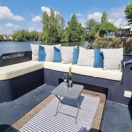 The Royal Escape Windsor, Static Wide Beam Barge Hotel Eton Exterior photo