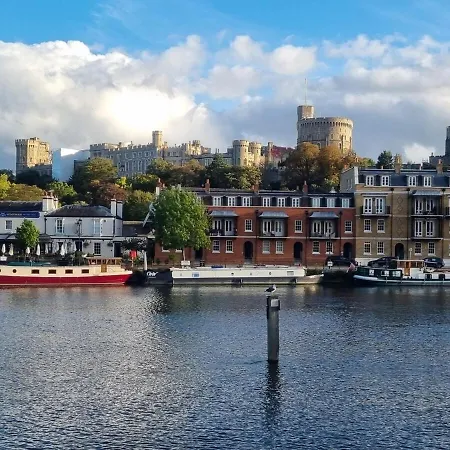 The Royal Escape Windsor, Static Wide Beam Barge Hotel Eton Exterior photo