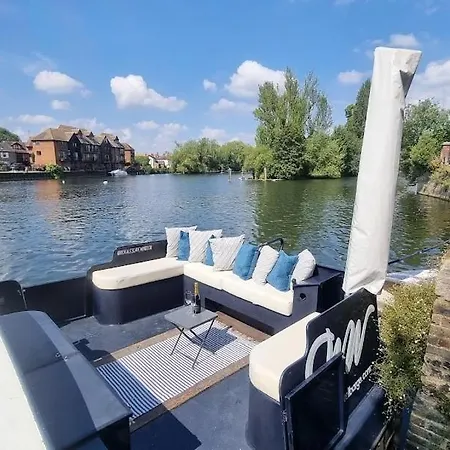The Royal Escape Windsor, Static Wide Beam Barge Hotel Eton Exterior photo