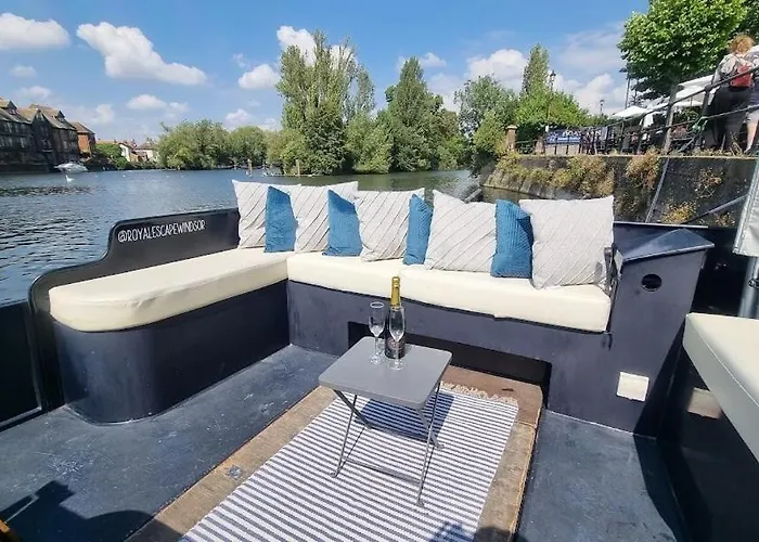 The Royal Escape Windsor, Static Wide Beam Barge