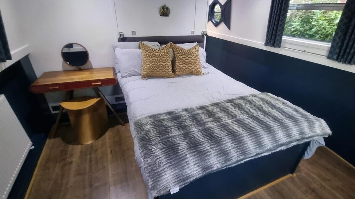 The Royal Escape Windsor, Static Wide Beam Barge Bateau-hôtel Eton