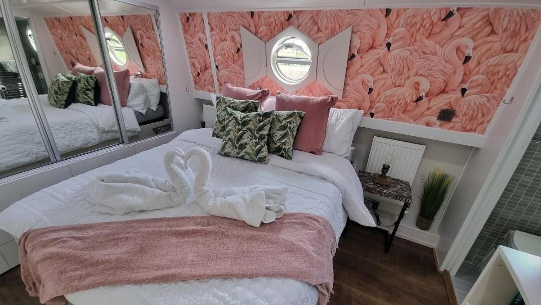 The Royal Escape Windsor, Static Wide Beam Barge Bateau-hôtel Eton