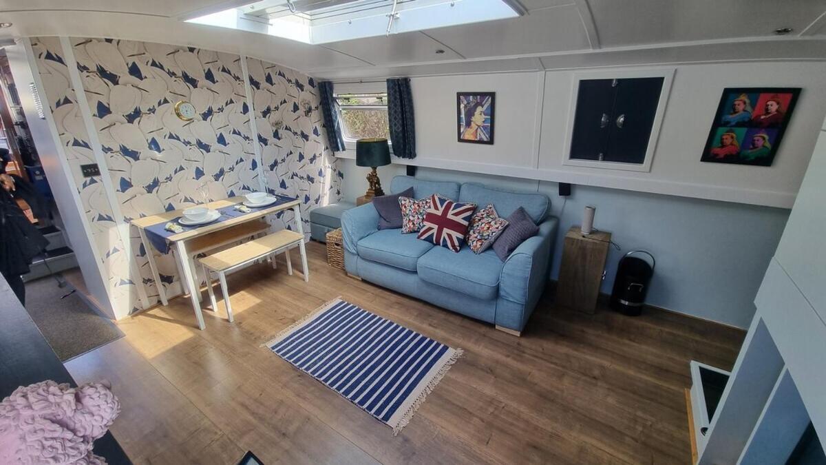 The Royal Escape Windsor, Static Wide Beam Barge Bateau-hôtel Eton
