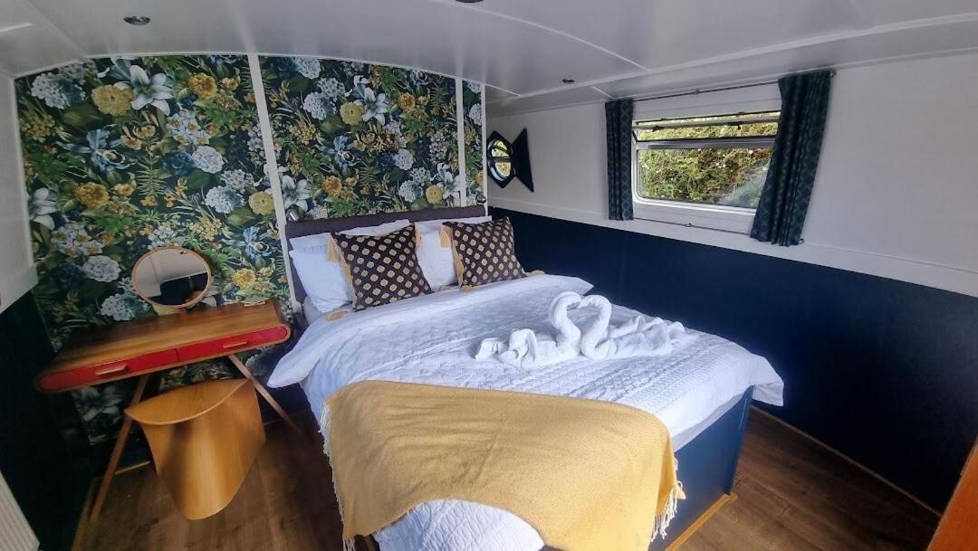 Bateau-hôtel The Royal Escape Windsor, Static Wide Beam Barge *