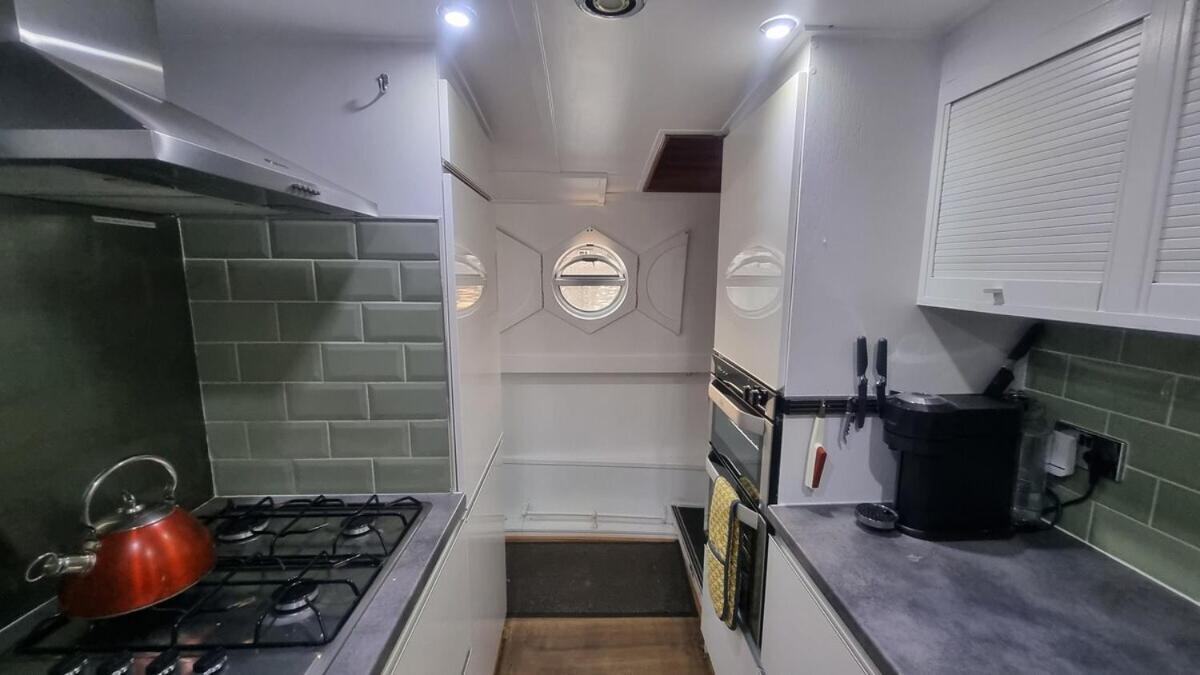 Bateau-hôtel The Royal Escape Windsor, Static Wide Beam Barge Eton