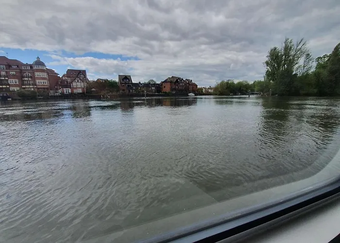 The Royal Escape Windsor, Static Wide Beam Barge