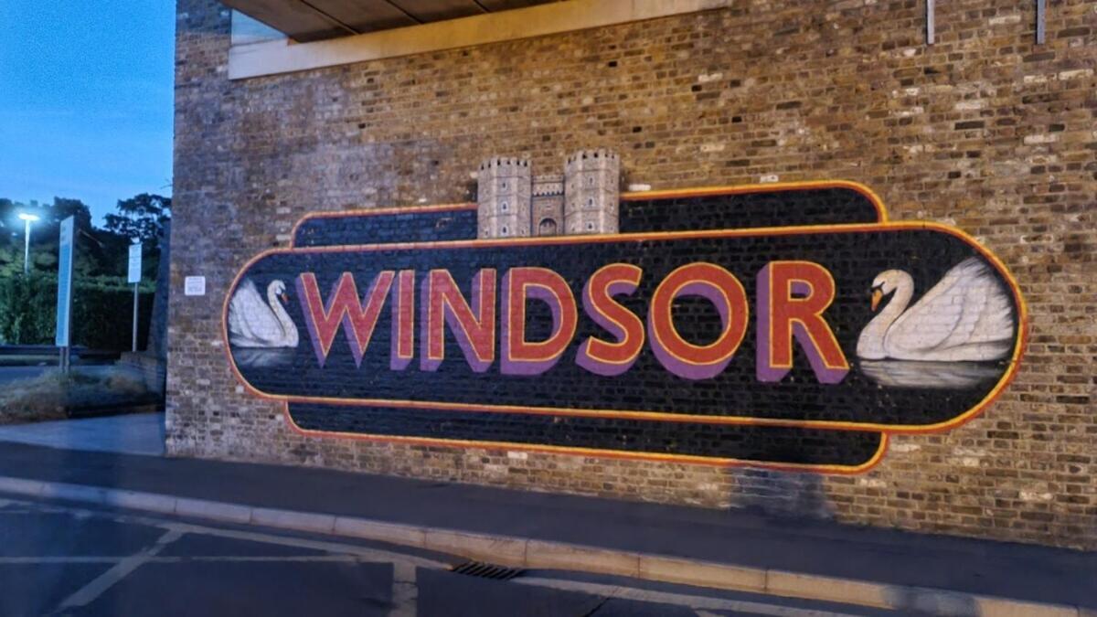 The Royal Escape Windsor, Static Wide Beam Barge Botel *