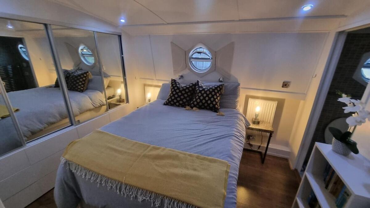 The Royal Escape Windsor, Static Wide Beam Barge *