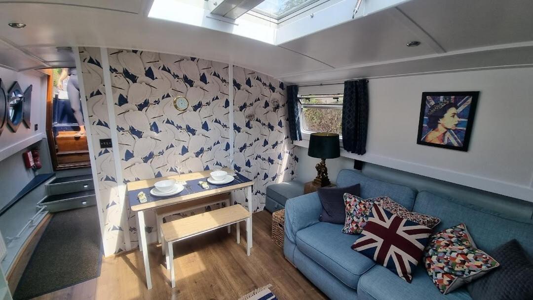 The Royal Escape Windsor, Static Wide Beam Barge Botel