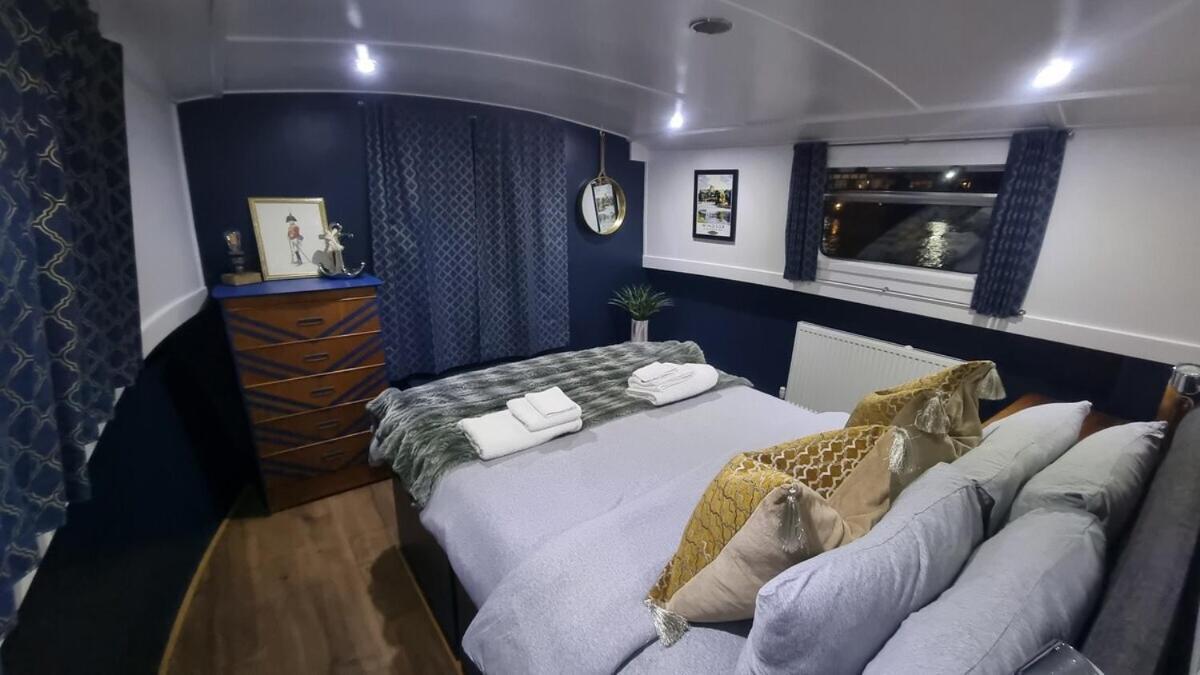 The Royal Escape Windsor, Static Wide Beam Barge Botel Eton